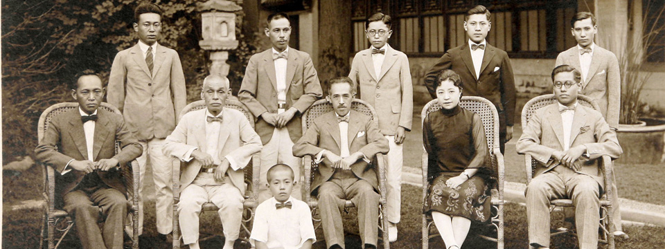 Staff of Yamanaka & Co. Beijing office, 1920s.  Yatsuhashi Harumichi Family Papers
